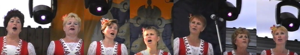 19.07.2003, п.Урдома. Группа "Урдомчанки" на сцене в День Урдомы.