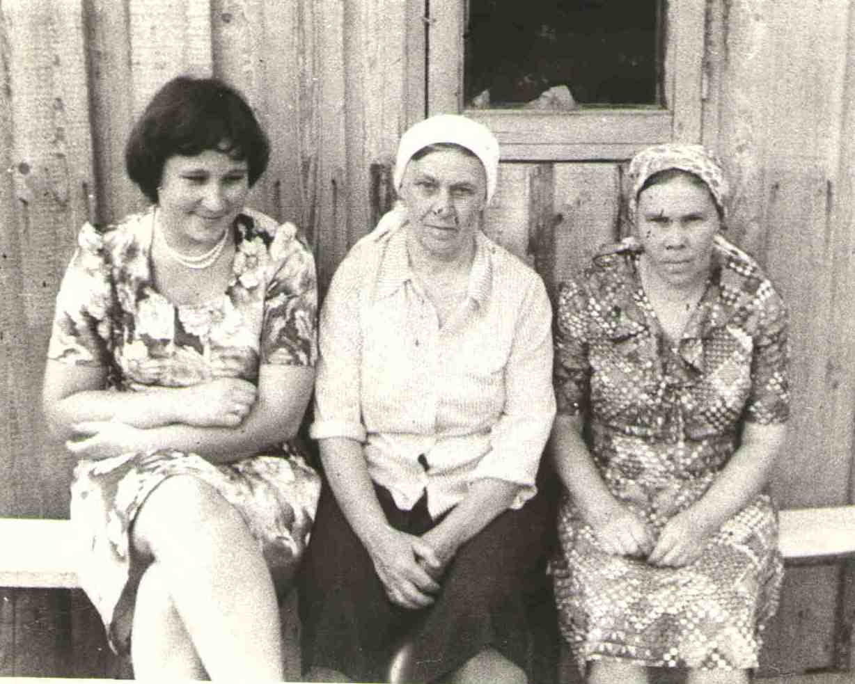 1980-е, слева дочь Вера, Няня, тётя Нюра